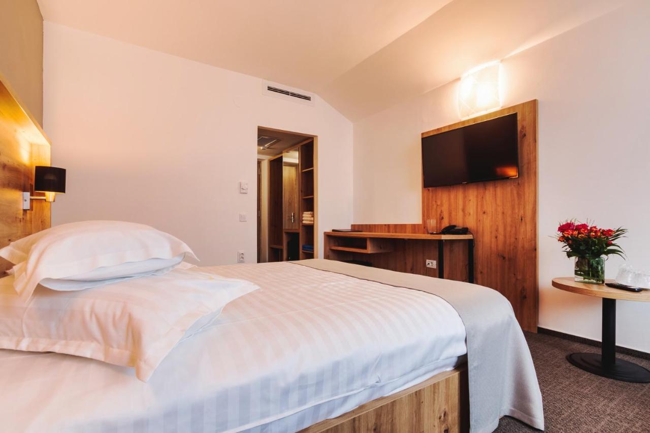 Hotel Domnitei Călimăneşti Buitenkant foto