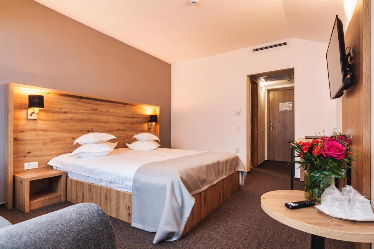 Hotel Domnitei Călimăneşti Buitenkant foto