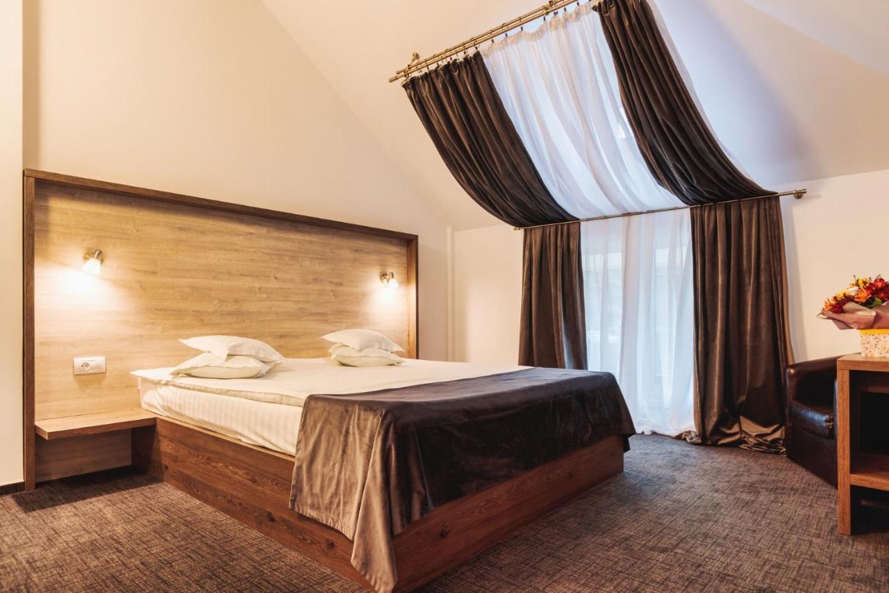 Hotel Domnitei Călimăneşti Buitenkant foto